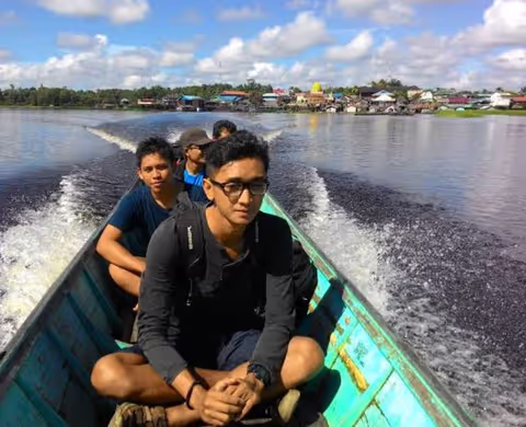 River cruise tour by houseboat in east Kalimantan