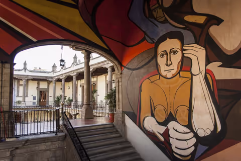 Painting history. Mexican murals tour