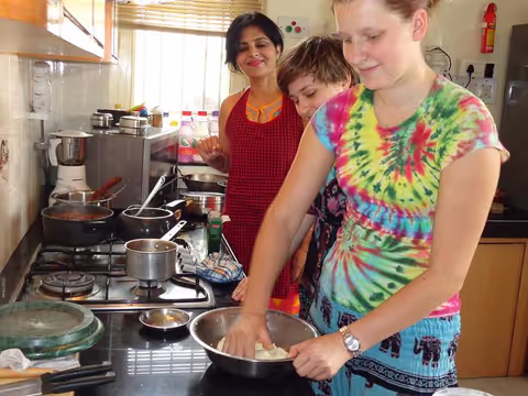 Agra Day Tour: Local Family Cook & Dine