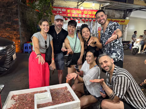 Hanoi Street Eats & Bites: your best hidden foodie tour 