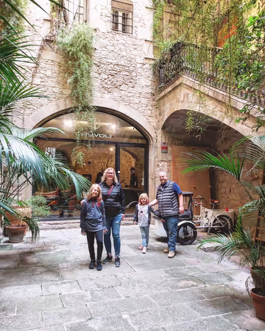 Old city walking tour for families in Barcelona