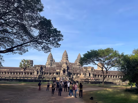 Small circuit tour-day tour in Angkor World Heritage site-Siem Reap