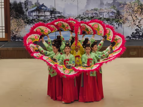 Korean Tradition & Modernity: Korea Folk Village, Hwaseong Fortress & Starfield Library