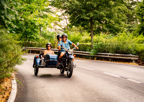 Riding on a motorcycle sidecar in Chianti - Tasting and lunch included