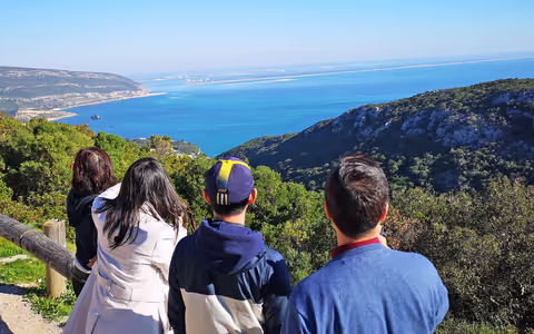 Day tour to South Lisbon natural and historical beauties: Arrábida Hills, Palmela and Setúbal