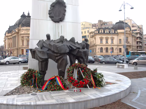 Bucharest's scars of Communism - half day private walking tour