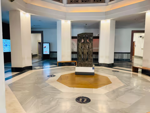 Delhi : Tour of National Museum, India Gate and Connaught Place