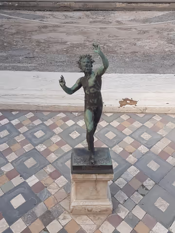 Transfer from Naples to Sorrento with stop in Pompeii