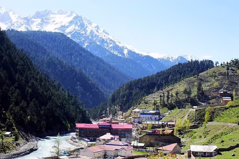 Discover Swat: Public Transport Tour from Lahore
