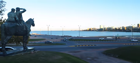 Montevideo - Unique private tour with hidden spots and shore excursion.