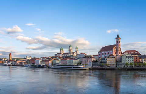 Private Transfer from Prague to Passau with 3H stop in Cesky Krumlov (1-14 pax)