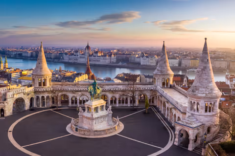 Private Transfer from Prague to Budapest with 3H stop in Cesky Krumlov (1-14 pax)