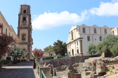 Lipari island: 2 hours walking tour of the town centre