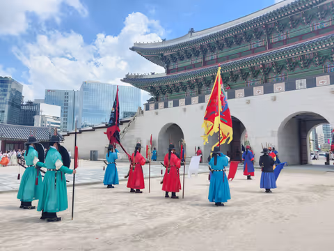 Exclusive Seoul Highlights: Bespoke Driving Tour Led by a Local Expert (Minivan 1-6 PAX)