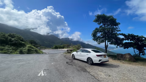Transfer Hue to Hoi An via Hai Van pass by private car (1-10pax)