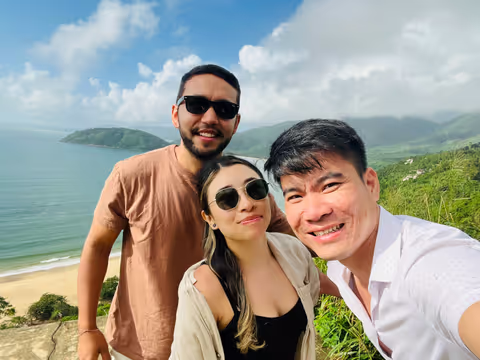Hue to Hoi An Transfer with sightseeing on the way by Sedan car ( 1-2 pax)