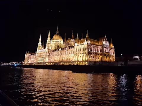 Magical Budapest Boat Cruise with Live Guiding (+ Complimentary Drink)