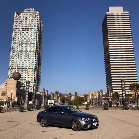 Barcelona 4 hours city tour with a private driver and car for 2 pax