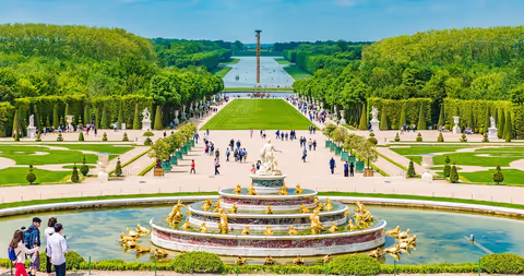 Versailles Palace PRIVATE TRANSFER (4 HOURS) by Mercedes Van (7pax)