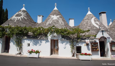 Alberobello private car tour from Naples (MERCEDES E/V Class)