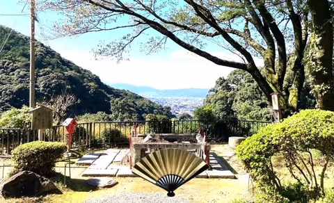 Eastern Kyoto, Short Hike in a Peaceful Temple and Forest