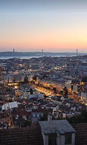 Half-Day Private Sightseeing Drive in Lisbon by Renault Espace
