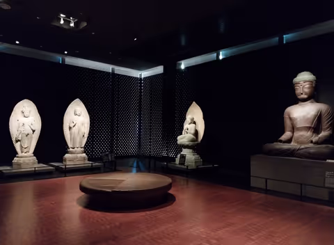 Religion (Buddhism) experience with local guide