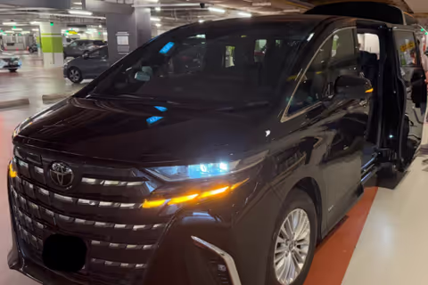 3 Hour Chauffeur City Tour Layover with Executive MPV (up to 4 pax)