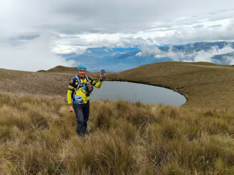 Cubilche: Volcano viewpoint between lakes and volcanoes