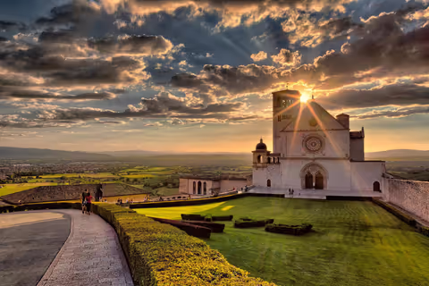 Rome to Assisi: Private Day tour from Rome by luxury vehicle (up to 8pax)