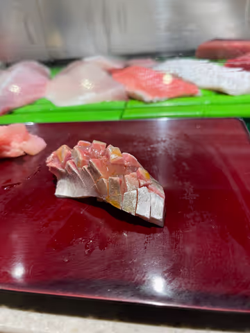 Toyosu sushi restaurant  and  Tsukiji walking tour (from Yokohama)