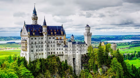 Neuschwanstein and Linderhof Premium Chauffeur Tour from Munich by Mercedes-Benz V-Class