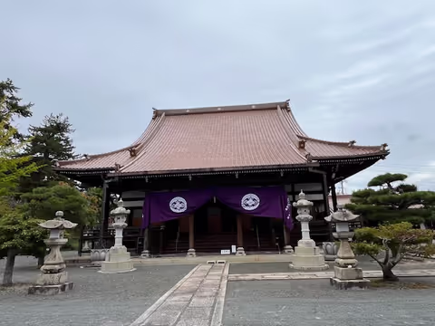 "ZAZEN"-Zen meditation and Sake-tasting in Saijo, Higashihiroshima