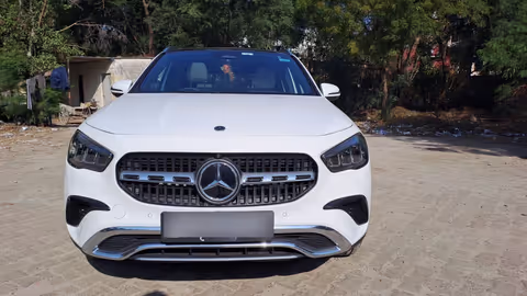 A Royal Ride to the Taj: Delhi to Agra Day Tour in the Luxury Mercedes