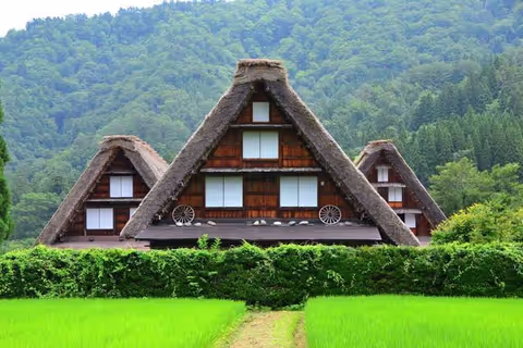 Old Japan Alive at Takayama & Historical Hidden Village at Shirakawa-go