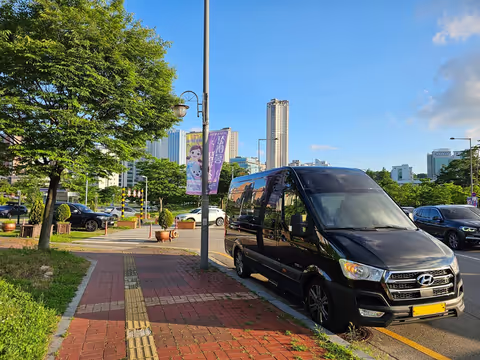 Private Transfer: Busan Hotel to Seoul Hotel with Rest Stop Snacks (Up to 12 Pax)