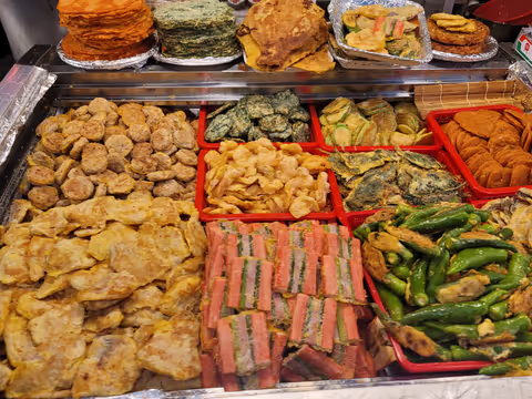 Local Chaos: Seoul Market Adventure Tour-Tea Included