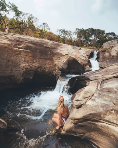 Arugam Bay to Ella by Private Car + Diyaluma Waterfall Hike (Sedan/Compact SUV/MPV/Minivan/Minibus)