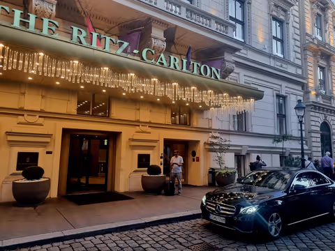 Daytrip from Budapest to Vienna in Private Car (Mercedez/BMW up to 3 pax)