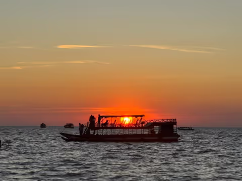 Kompong Pluk Sunset Tour by Private Minivan/SUV