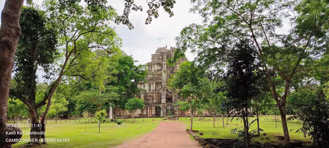 Koh Ker and Beng Mealea Tour by Private Minivan/SUV