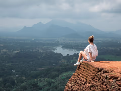 12-Day Budget-Friendly Sri Lanka Tour by SUV, MPV, or Minivan (Seats Up to 9 Guests)