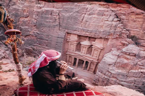 Petra: 4 hrs. Step into the sandals of a Nabataean until the Monastery