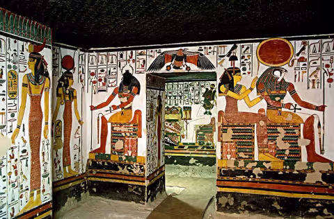 Half Day Tour of Luxor: Valley of the Queens, Habu Temple, And Valley of the workers (Private)