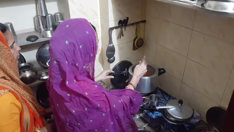 Udaipur: Cooking class at Local Family