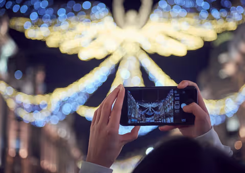 See the best of London's Christmas Lights on this walking tour