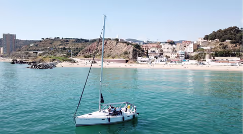 Private sailing tour along the skyline of Barcelona