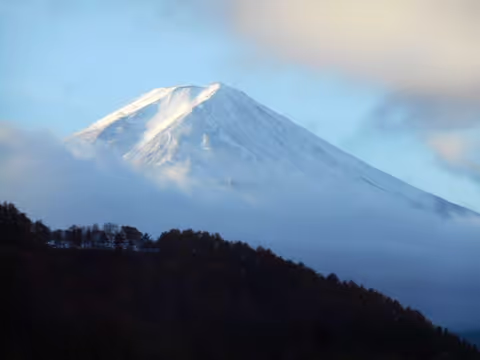 November Illumination (Weekday Afternoon) at Lake Kawaguchiko