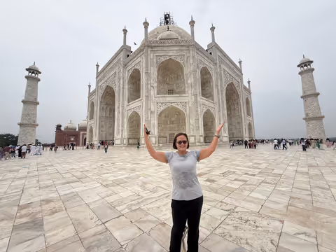 From Delhi: Private Guided Taj Mahal Day Tour with Lunch at 5 Star Hotel