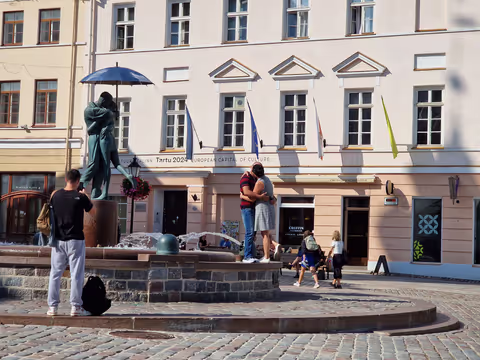 Tartu old-town walk with cultural insights and chocolate-stop